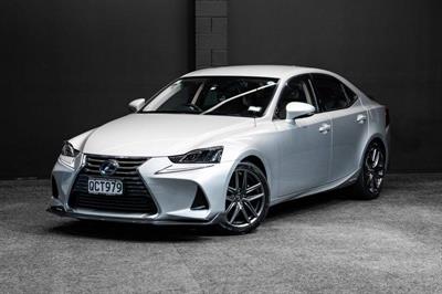 2016 Lexus IS 300h