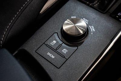 2016 Lexus IS 300h - Thumbnail