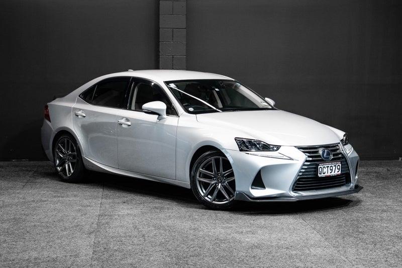 2016 Lexus IS 300h