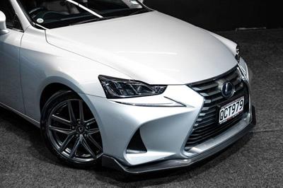 2016 Lexus IS 300h - Thumbnail
