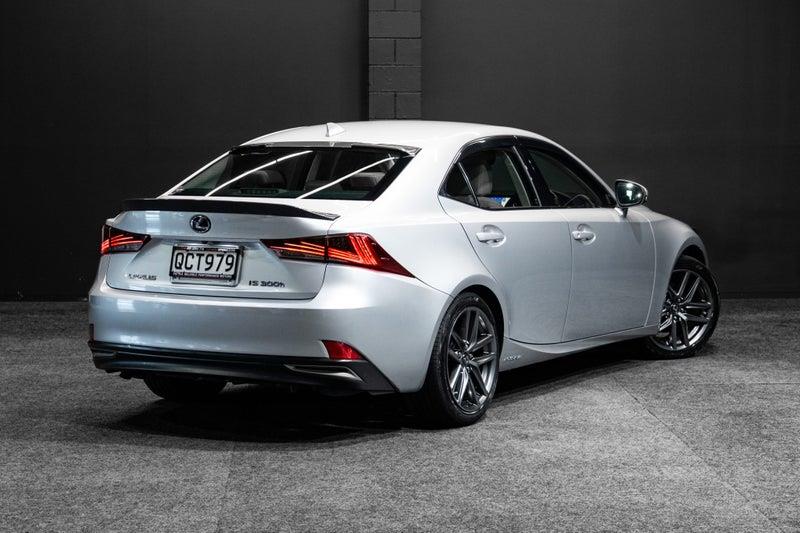 2016 Lexus IS 300h
