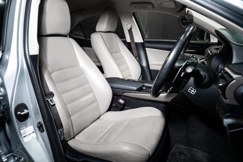 2016 Lexus IS 300h