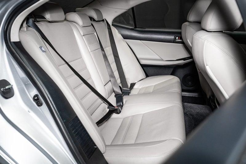 2016 Lexus IS 300h