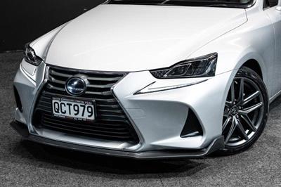 2016 Lexus IS 300h - Thumbnail