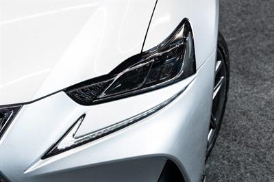 2016 Lexus IS 300h - Thumbnail