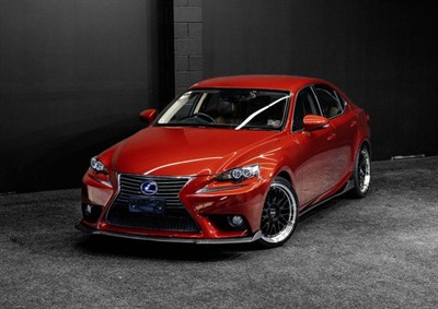 2013 Lexus IS 300h - Thumbnail