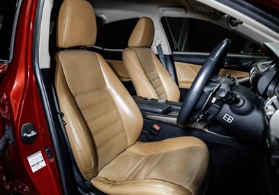 2013 Lexus IS 300h - Thumbnail