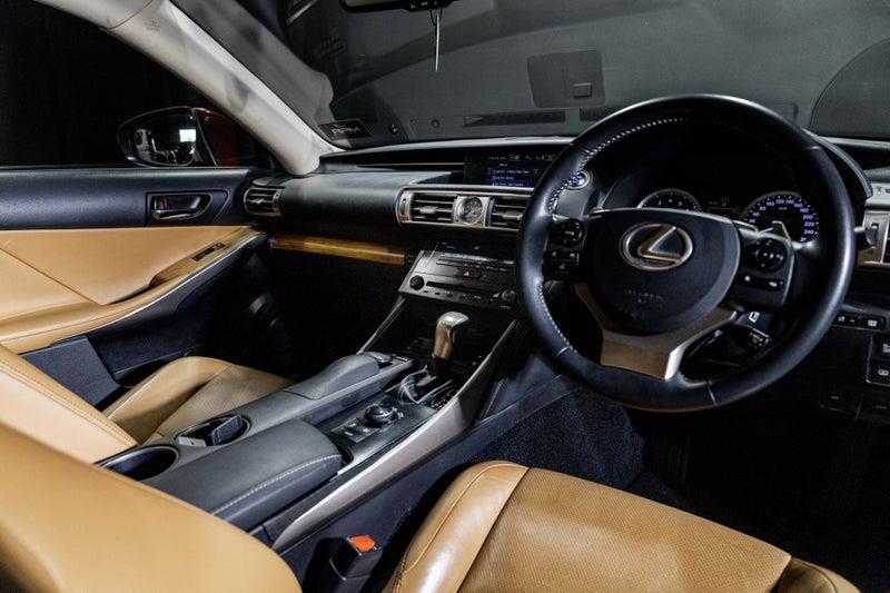 2013 Lexus IS 300h