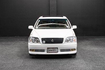 2000 Toyota Crown - Thumbnail