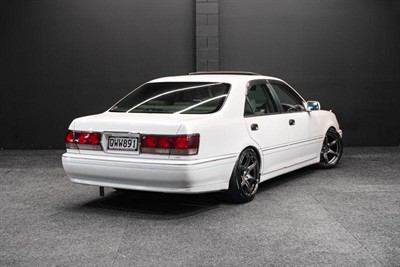 2000 Toyota Crown - Thumbnail