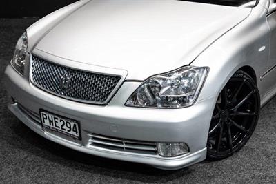 2004 Toyota Crown - Thumbnail