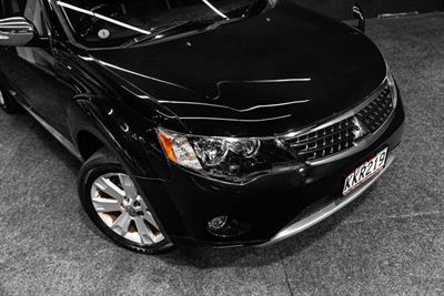 2008 Mitsubishi Outlander - Thumbnail