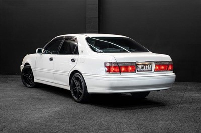 2000 Toyota Crown - Thumbnail