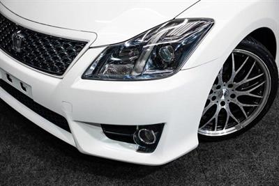 2012 Toyota Crown - Thumbnail