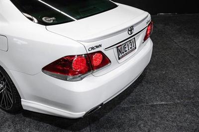 2011 Toyota Crown - Thumbnail