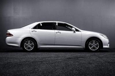 2012 Toyota Crown - Thumbnail