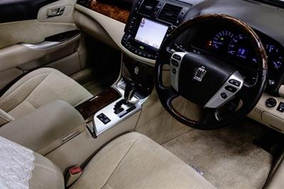 2012 Toyota Crown - Thumbnail