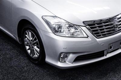 2012 Toyota Crown - Thumbnail