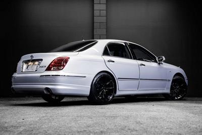 2005 Toyota Crown - Thumbnail