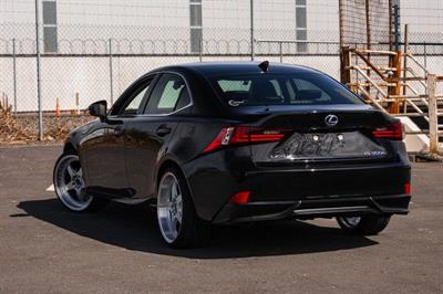 2014 Lexus IS 300h - Thumbnail