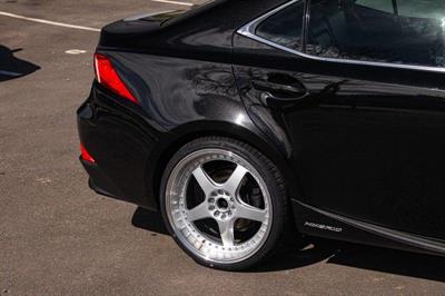 2014 Lexus IS 300h - Thumbnail