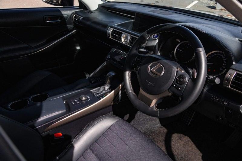 2014 Lexus IS 300h