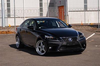 2014 Lexus IS 300h - Thumbnail
