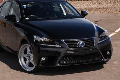 2014 Lexus IS 300h - Thumbnail