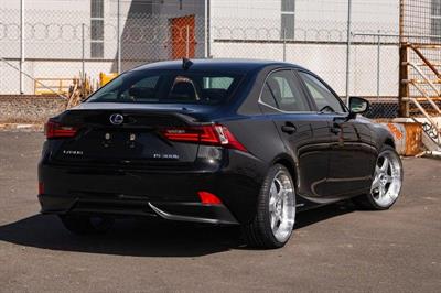 2014 Lexus IS 300h - Thumbnail