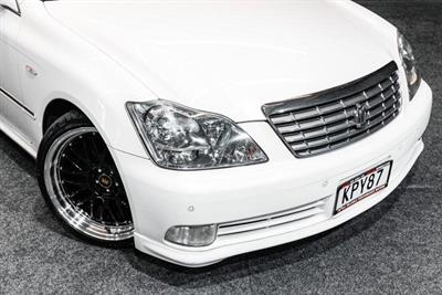 2004 Toyota Crown - Thumbnail