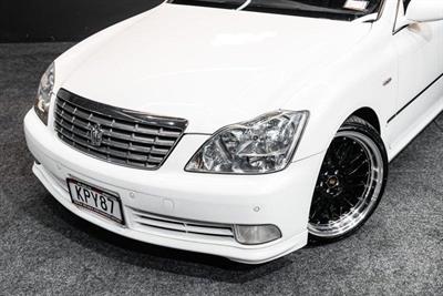 2004 Toyota Crown - Thumbnail