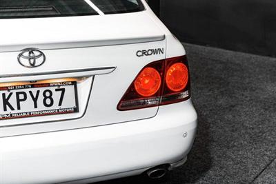 2004 Toyota Crown - Thumbnail