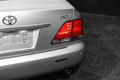 2004 Toyota Crown - Thumbnail