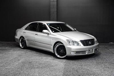2004 Toyota Crown - Thumbnail