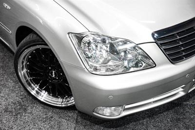 2004 Toyota Crown - Thumbnail