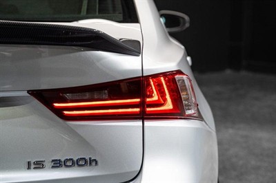 2013 Lexus IS 300h - Thumbnail