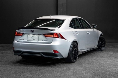 2013 Lexus IS 300h - Thumbnail