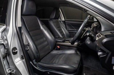 2013 Lexus IS 300h - Thumbnail
