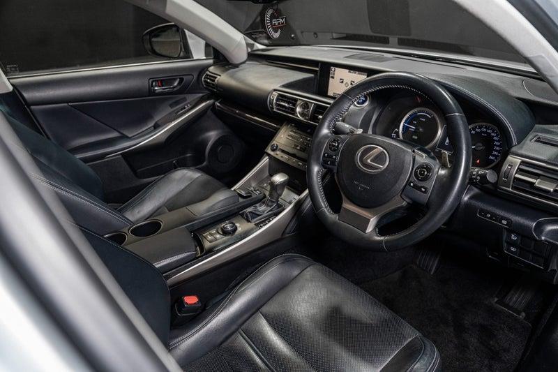 2013 Lexus IS 300h