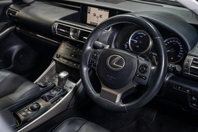 2013 Lexus IS 300h - Thumbnail