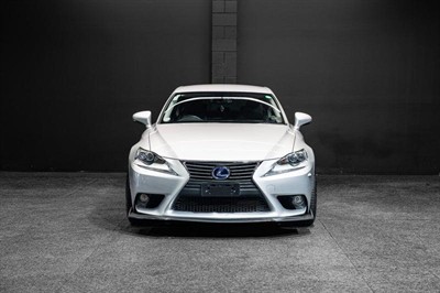 2013 Lexus IS 300h - Thumbnail