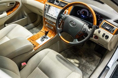 2004 Toyota Crown - Thumbnail