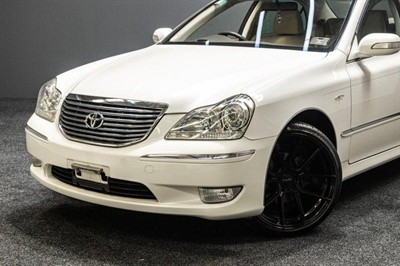 2004 Toyota Crown - Thumbnail