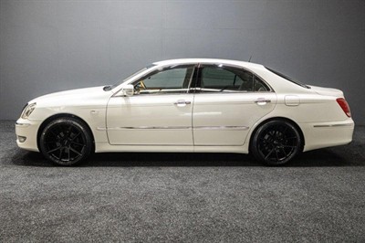 2004 Toyota Crown - Thumbnail