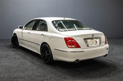 2004 Toyota Crown - Thumbnail