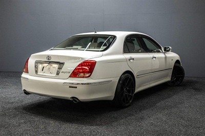 2004 Toyota Crown - Thumbnail