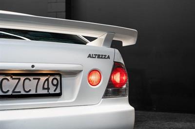 2001 Toyota Altezza - Thumbnail