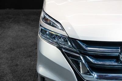 2017 Nissan Serena - Thumbnail