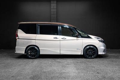 2017 Nissan Serena - Thumbnail