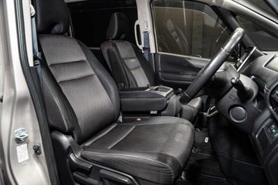 2017 Nissan Serena - Thumbnail